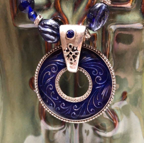 VINTAGE AZUL GLASS PENDANT NECKLACE - Picture 14 of 15